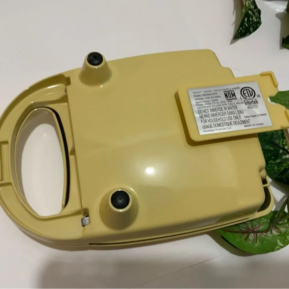 NOSTALGIA Animal Circus Mini Waffle/Cookie Maker G2